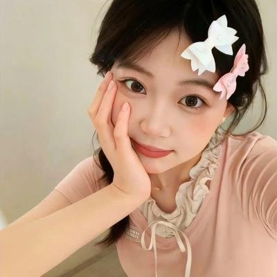 拿针的女孩
